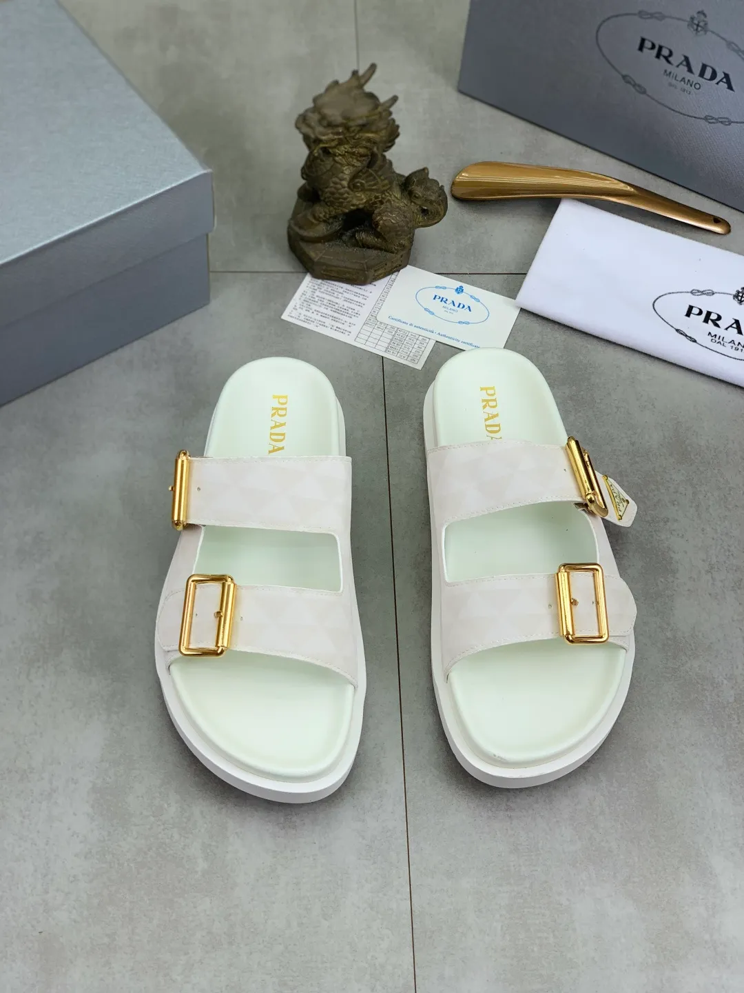 Men's shoes 💰P340💰【New style】🎁🎁🎁 PRADA Prada's new casual slippers, original official website, perfect workmanship, transmitting a kind of noble luxury, sublimating its definition of luxury in Prada's high-end extraordinary craftsmanship. Original combination outsole, code number: 38-44 (45 customized) Multiple colors 🉑️ to choose from